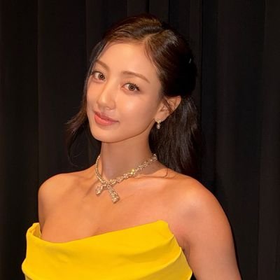 caberryn's profile picture. ⠀𝓙ihyo, renowned for her vigorous and beauty. “O’ her movements bring the endless spotlight essentials..” ✦