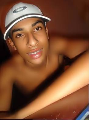 Nome : Rodrigo Santana, 15 anos , Feliz ;p & Solteiro posso ser seu ;3 . Quer sabe mais ? segue ae *-*