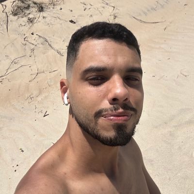 isaacsantos65's profile picture. 