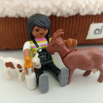 tiaraverde's profile picture. Me encanta pasear por la naturaleza, leer, nadar, escuchar música relajante, pintar y escribir ✍🏻👩🏻‍🎨🌳📚🎶