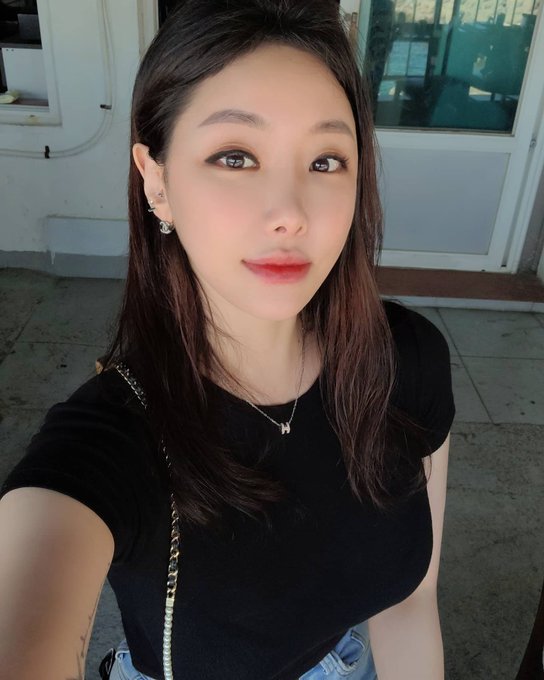 Mahira921894's profile picture. 