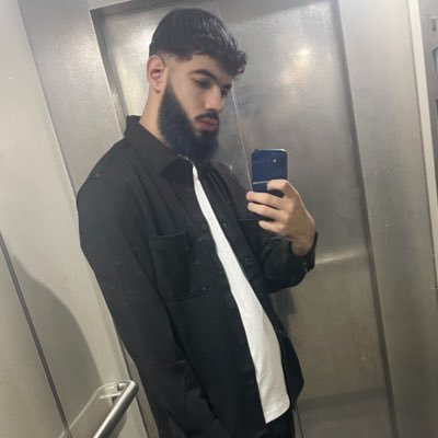 adelhkey's profile picture. Il y a des nuits où même le silence semble plus lourd que le monde... #freepalestine🇵🇸