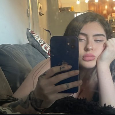 0iac5Lydia's profile picture. 