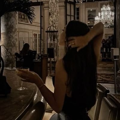 trulychantal__'s profile picture. mi lamento di tutto e ascolto musica