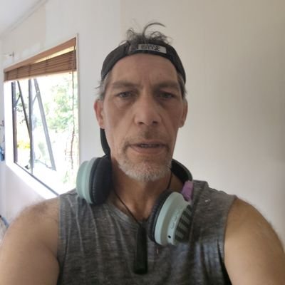 retimana_joel's profile picture. They say all poets must have an un required love 
As all lovers must have thought provoking fears❤️🌹💜