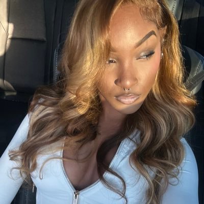 zahariaswrld's profile picture. 