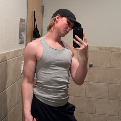 hiddendemons77's profile picture. Yuh