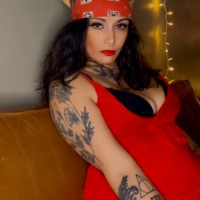 Britttanyyy333's profile picture. your thoughts slow down around me for a reason.   https://t.co/4FvHXPkhl3