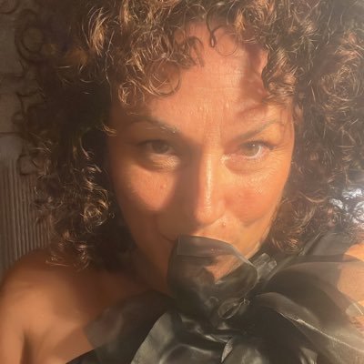 MeryBri's profile picture. Suono il piffero e pastrocchio con la luce. Una volta avevo un nome, ora sono Mariabalenga. Fidanzata imperituramente con @ChristineSophi