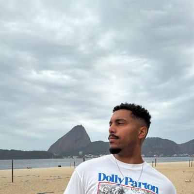 unveranosinvini's profile picture. meu maior medo é morrer com 50 reais no bolso