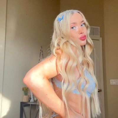 moodyymel's profile picture. I like edm and cats✨ℭ𝔞𝔫𝔠𝔢𝔯🌙 ig: _moodyymel_ ♡