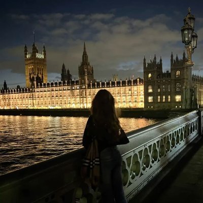 Osva150Ch's profile picture. 🍂 Fall in love with every sunset, because each one feels like a new beginning. 🌅