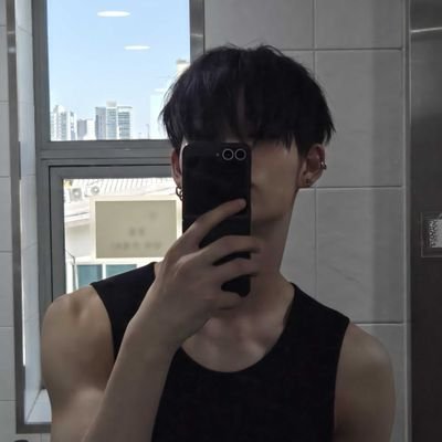 nnieshimura's profile picture. .・。.・゜✭・𝗶𝗻 𝗹𝗼𝘃𝗲 𝘄𝗶𝘁𝗵 𝗮 𝘃𝗮𝗺𝗽𝗶𝗿𝗲  -: ✧ :-゜・．