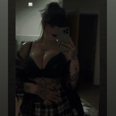 museofthedamned's profile picture. creepin around your grave since ‘02🪦💀x