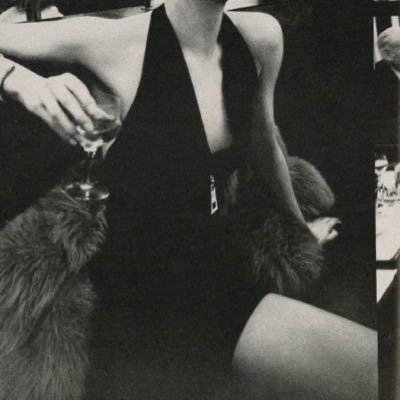 _sunaura's profile picture. تارِكة خلفي أثر الشَّمس