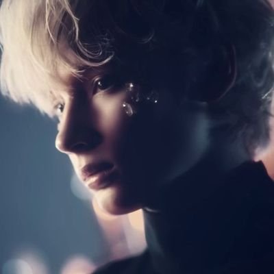 richuening's profile picture. kinda ia.