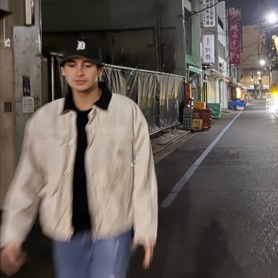 whiteroomtenant's profile picture. for Ashtine and Andres ♡ backup acc for @whiteroomnomore