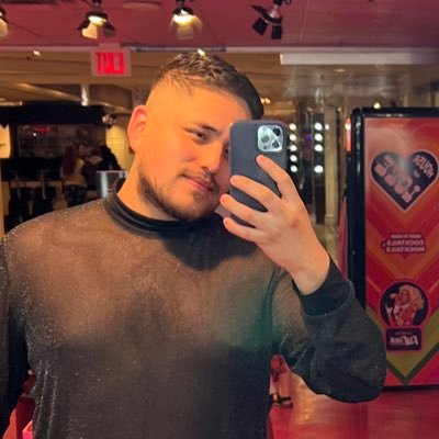 uhlexxxiss's profile picture. 