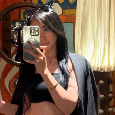 parni1aa's profile picture. 