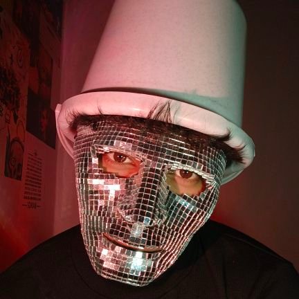 skivthecreator's profile picture. anonymously experimenting the creator economy                  (from the scratch)