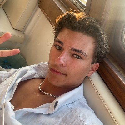 AGSVisuals's profile picture. Helping content creators scale with meta ad production that actually converts