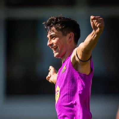 dstrbm's profile picture. 💙❤️