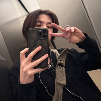 eiqhtnote's profile picture. unhinged ez gabriel (watch me suffer)