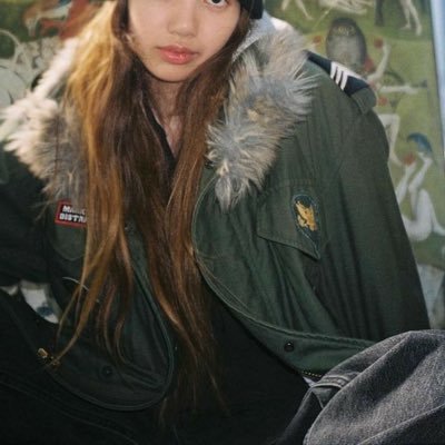 yeuxjnn's profile picture. 