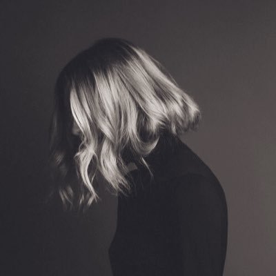 atoohugeworld's profile picture. Milovník krásna. Hedonista. Pozerač a obzerač. Poučený optimista. Čitateľ. Vedec.