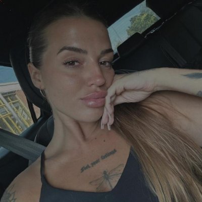 camivelle's profile picture. 🦋 Soft but strong