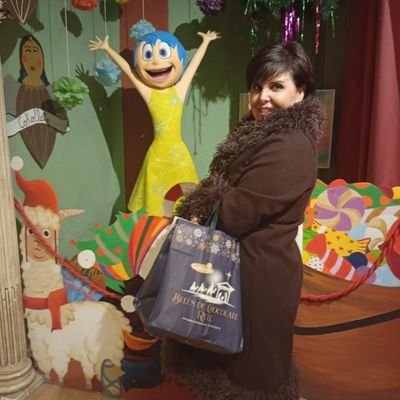 MarCaparrs's profile picture. Life is a soup and I am a fork 💜