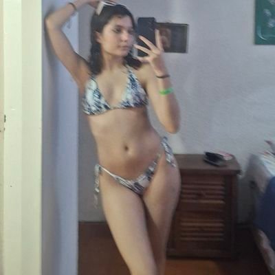 elizpe32's profile picture. Seré tan grande que recordarás mi nombre.