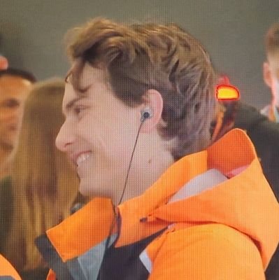 PIZZAPIASTRI's profile picture. the cat, the bunny, the bumblebee, the phoenix.