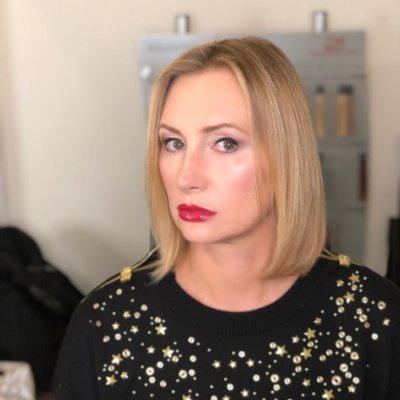 ValentinaSabl4's profile picture. Undeterred by wind and rain, forging ahead bravely.