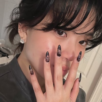 archiviste's profile picture. Free from promises, free from threats.