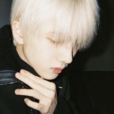 jisungwzow's profile picture. Jisung y yo escuchando a oasis 100% real ok