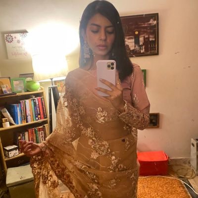 Yameiena's profile picture. me and my scalpel against the whole wide world 🔪