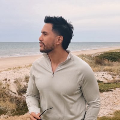 ZeekOP's profile picture. Bibliophile 📚 | Gaga⚡️ | Gamer 🎮