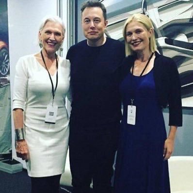 charlotteHuv's profile picture. 🌴FL Waterfront 🇺🇸 &Beachside Real Estate 🏡 Specialist | First Tesla Plaid Owner in FL | Tesla Shareholder        |#FSDBeta | Fluent in 6 Languages