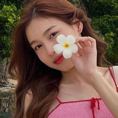 jullidaestante's profile picture. ela/dela | 🩷💜💙 | autora nordestina | revisora e leitora crítica ✍️🏻 | 🏳️‍🌈 escrevo e indico obras com representatividade