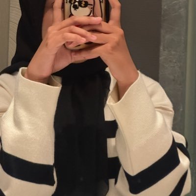 silhouitte's profile picture. Books first, with everything else I documented 🎧📖