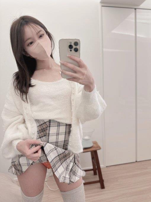 QK6zk5mMkakAFXY's profile picture. 25歳⌇OL⌇年上も年下もどっちも好き🐰あまえんぼ気質でいちゃいちゃしたい🫧男性に尽くしたい欲が最近でてきました🤍フォロワーさん限定でDM返してます🌷本人返してます