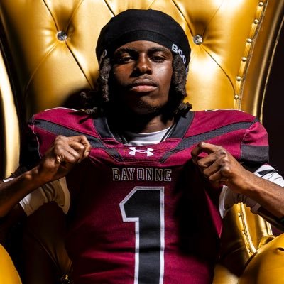 DarylSmith3_'s profile picture. Jersey City , Nj | 170lbs 5’9 DB/WR | C/O ‘26 | 4.5 40 | 3.4 GPA | @BayonneFootball | Info: 551-200-3969 (sdaryl023@gmail) Film: https://t.co/LlzRhir6T6.