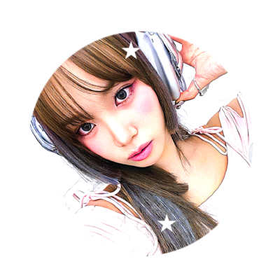 Butterkizz_'s profile picture. 𓄹˖͢⭑ wrapped in mistletoe’s emerald arms, the world whispers carols to the star-dappled night, an ode to winter’s embrace ⋆₊˚