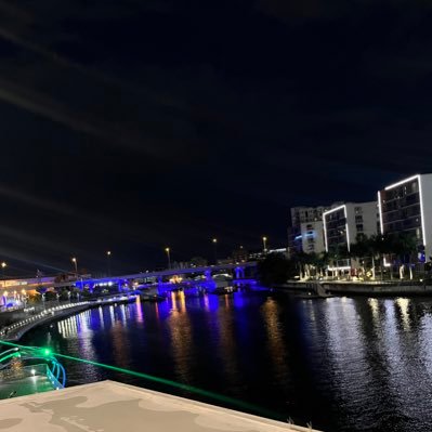 luxurythinking9's profile picture. futurist