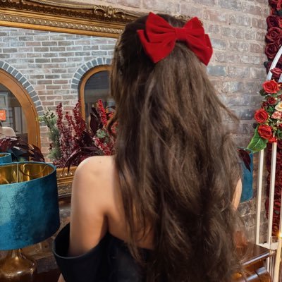 itsaboutpan's profile picture. پری کوچک غمگینی که شب از یک بوسه می میرد و سحرگاه از یک بوسه به دنیا خواهد آمد...