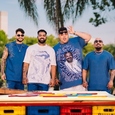 grupomenosemais's profile picture. Perfil oficial e informal do Grupo Menos é Mais ➖➕ Pagode com MOLHO brasileiro 🤌 OUÇA AGORA CHURRASQUINHO 4 🍖👇