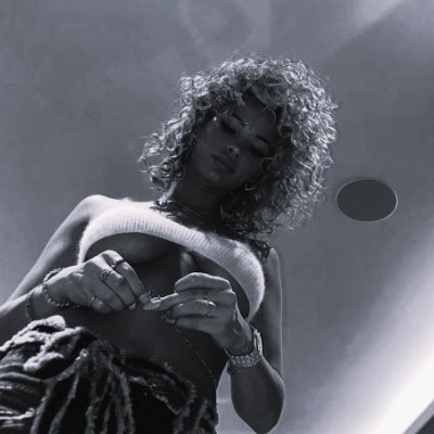 SiempreDelSol's profile picture. & 𝘴𝘰𝘮𝘦 𝘱𝘦𝘰𝘱𝘭𝘦 𝘵𝘩𝘳𝘪𝘷𝘦 𝘪𝘯 𝘤𝘩𝘢𝘰𝘴, 𝘣𝘦𝘤𝘢𝘶𝘴𝘦 𝘤𝘩𝘢𝘰𝘴 𝘪𝘴 𝘢𝘭𝘭 𝘵𝘩𝘦𝘺 𝘬𝘯𝘰𝘸.