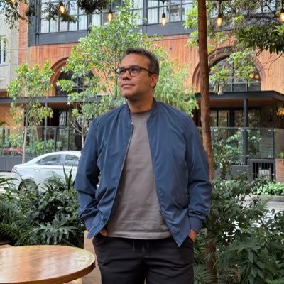 hernanrod's profile picture. Locutor. Narrador y comentarista de fútbol. Hago vida en @caracas_fc y @hot94 | Gerente Deportivo @fifacom @SportCies https://t.co/MYTaEhSs4Z