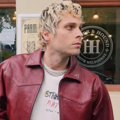 loverofmineluke's profile picture. ⭐️| call you, but you’re telephone busy |